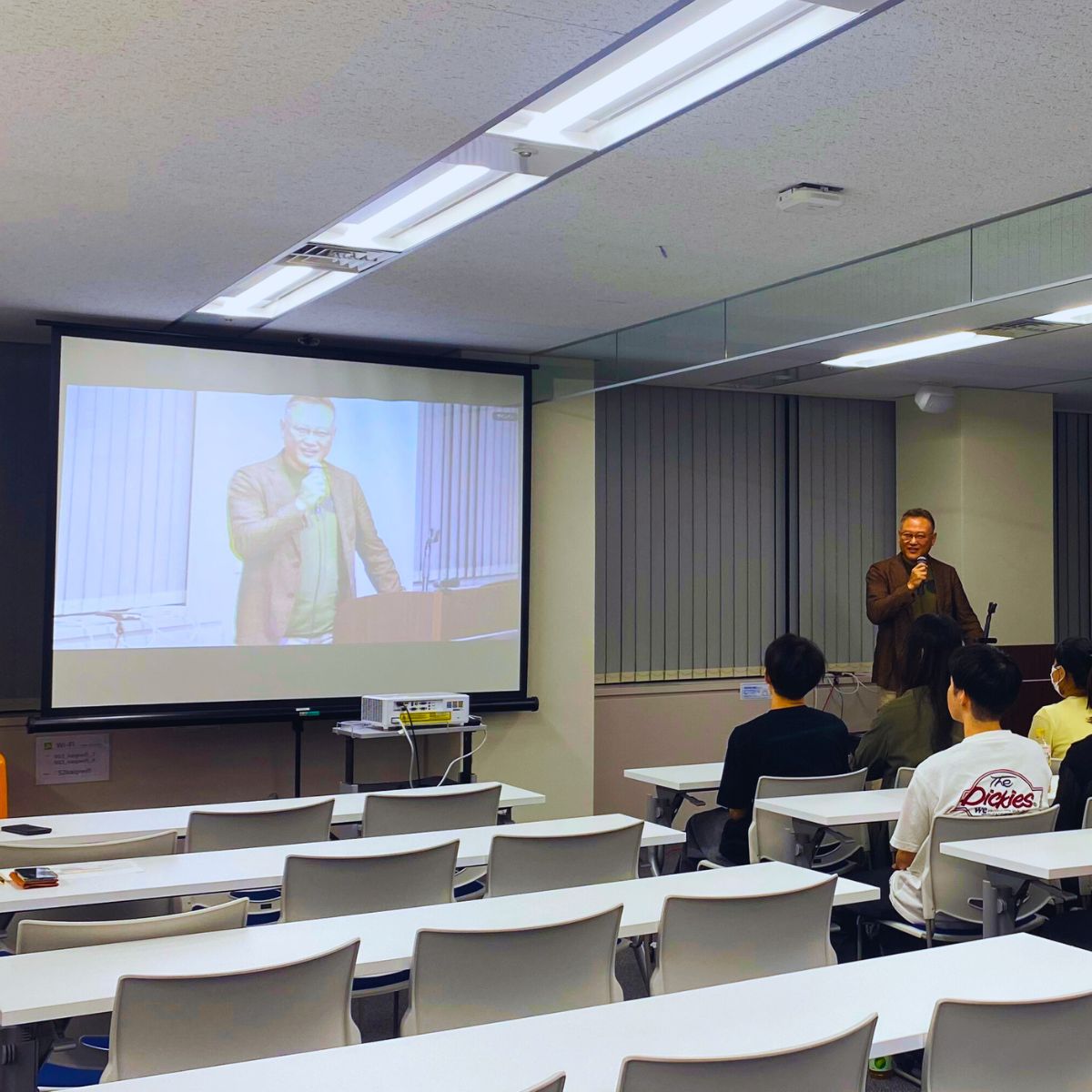 2025年9月19日開催メディアファイブ株式会社全体会議・全体懇親会 - 閉会挨拶の様子
